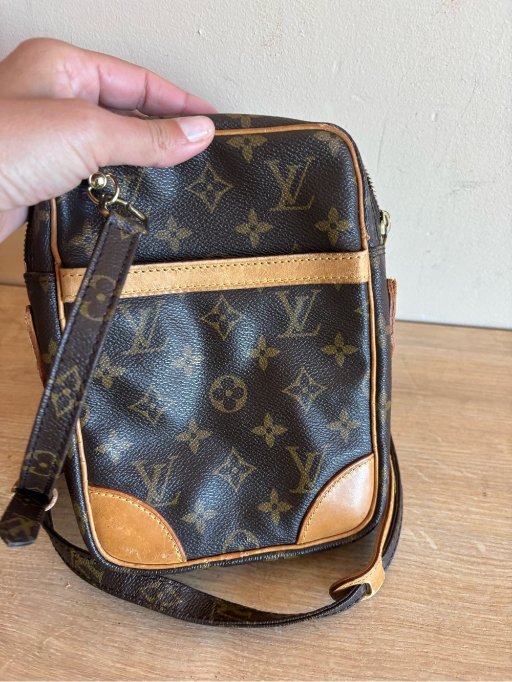 Authentic . There is a problem with the strap - Picture 5 of 9
